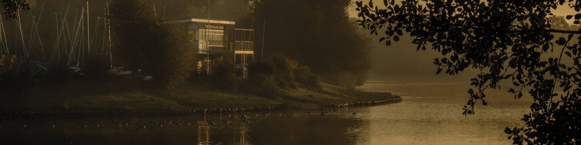 Arrow Valley Lake is a great place for an early morning walk. The light on an autumnal morning can be quite magical.