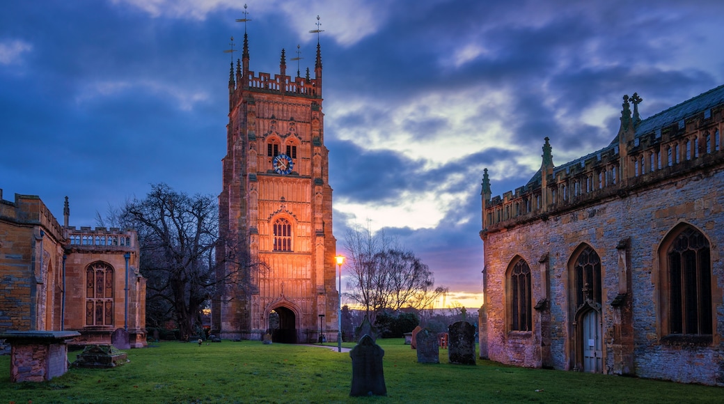 Evesham Bell Tower in Worcestershire. Saint Lawrence church and Abbey park at sunrise