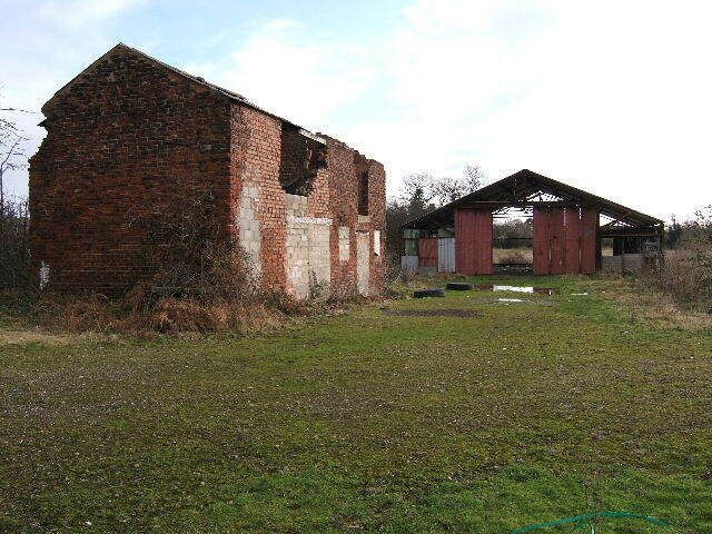 Disused House and outbuilding, Piper's Ash This old building could have been a farmhouse, but now is a ruin. There has been a fire inside at some point and the roof is incomplete. Hidden under brambles at the nearest corner, on the outside, is a large cast iron pot, encased in brickwork, maybe for doing washing.