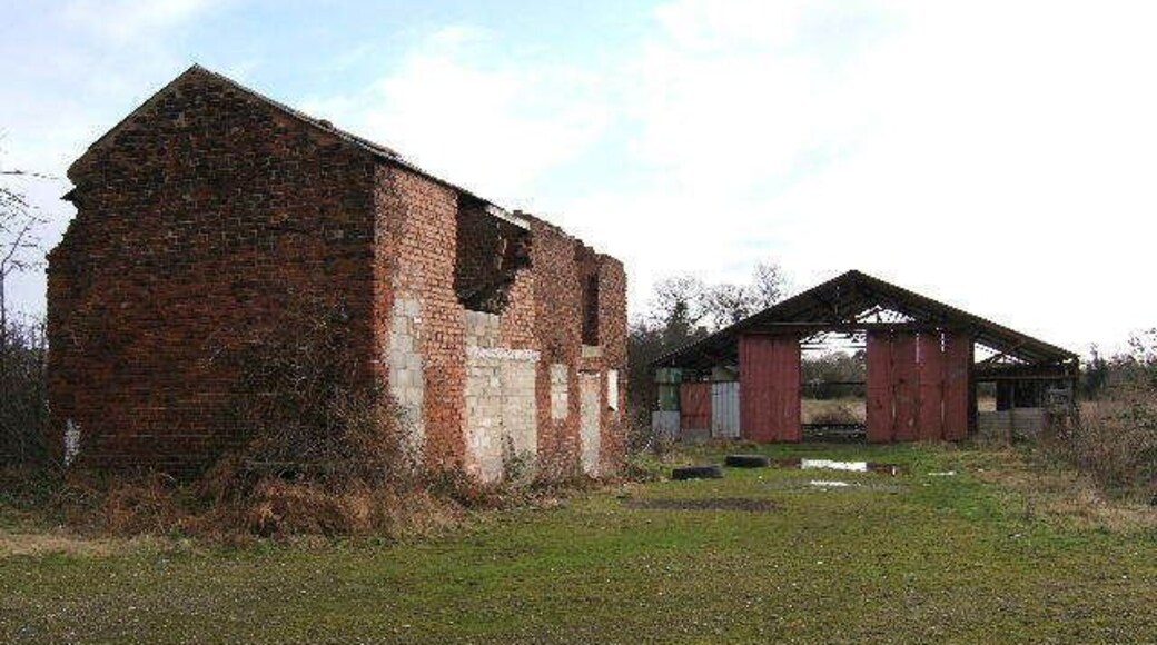 Disused House and outbuilding, Piper's Ash This old building could have been a farmhouse, but now is a ruin. There has been a fire inside at some point and the roof is incomplete. Hidden under brambles at the nearest corner, on the outside, is a large cast iron pot, encased in brickwork, maybe for doing washing.
