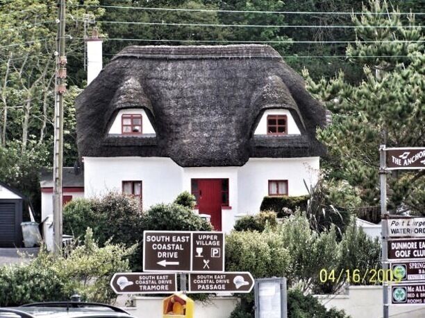 Absolute beauty! An Irish house with thash roof...