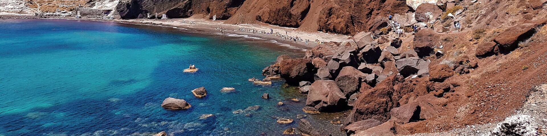 Quite a popular sight based on all the tourists but if you actually complete the walk down to the beach itself you'll be one of only a handful who are enjoying the red-ish sand and perfect water. The rest stay at the lookout, catch a glimpse and leave.
#santorini #beautifulbeaches #greece
