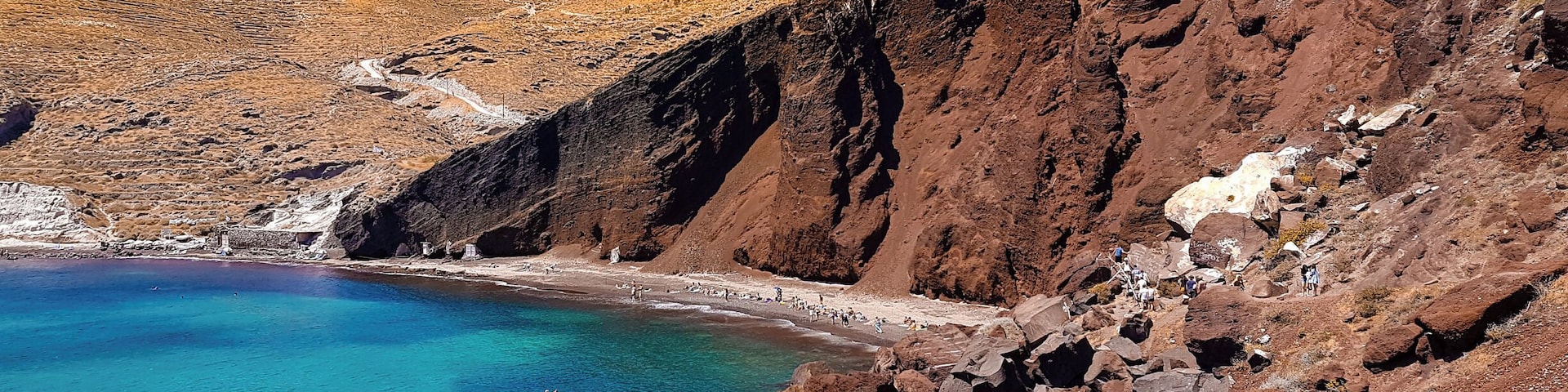 Quite a popular sight based on all the tourists but if you actually complete the walk down to the beach itself you'll be one of only a handful who are enjoying the red-ish sand and perfect water. The rest stay at the lookout, catch a glimpse and leave.
#santorini #beautifulbeaches #greece