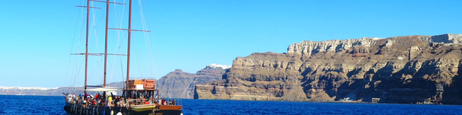 Athinios port santorini