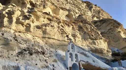 #mountains
Vothonas is a settlement excavated into the banks of a ravine formed by a torrent. It was tough finding it without a map, just an image of a church called "Panaghia Trypa". the rock hewn church of Panagia Trypa (Virgin Mary in the Hole), or Panagia Sergena, This remote church was used by locals as refuge during the Turkish rule.Its off the beaten track and here you can only see the facade of the entrance to the church. #endlesssummer#stunningstructures