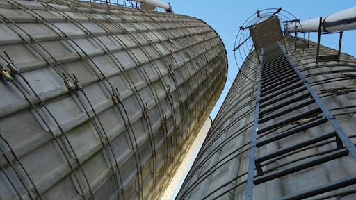 A great place for craft fairs, live music, and drinks!