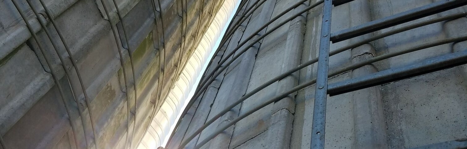 A great place for craft fairs, live music, and drinks!