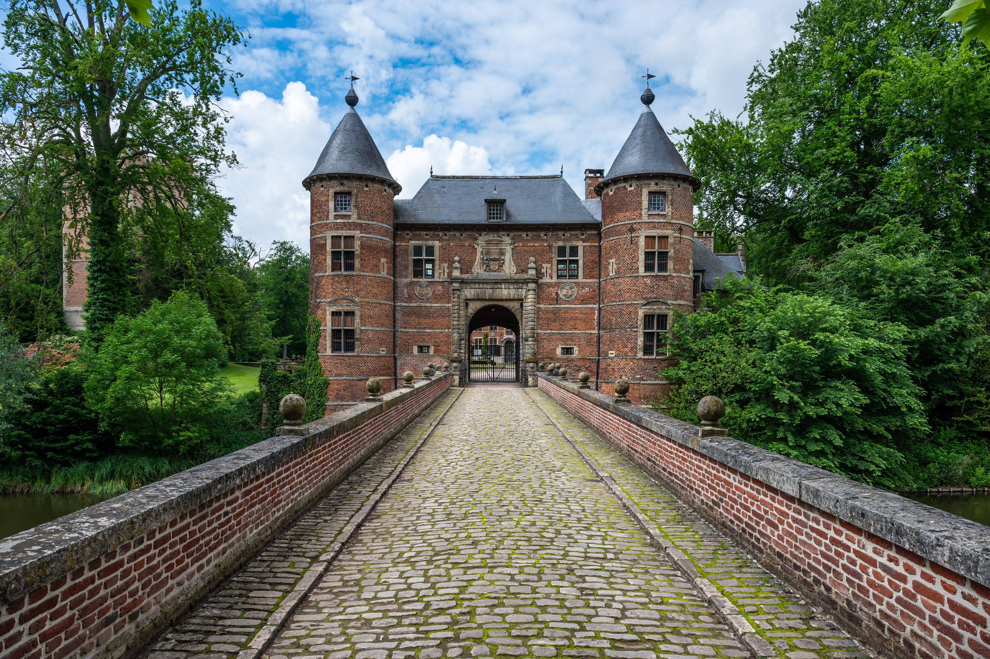 Groot-Bijgaarden, Flemish Brabant, Belgium - Bridge to the gate of the Groot Bijgaarden medieval castle