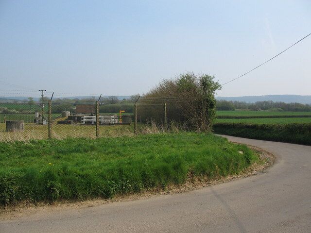Bend on Strap Lane A view looking to the east from the sharp bend on Strap Lane, towards Upton Noble sewage treatment works.