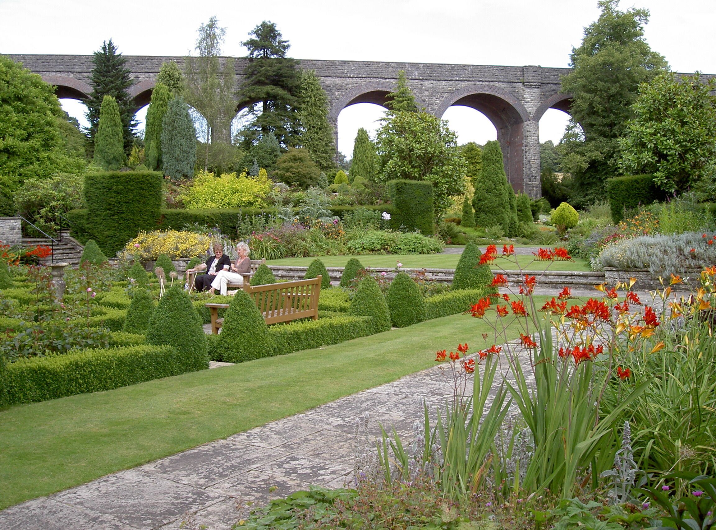 Kilver Court and viaduct