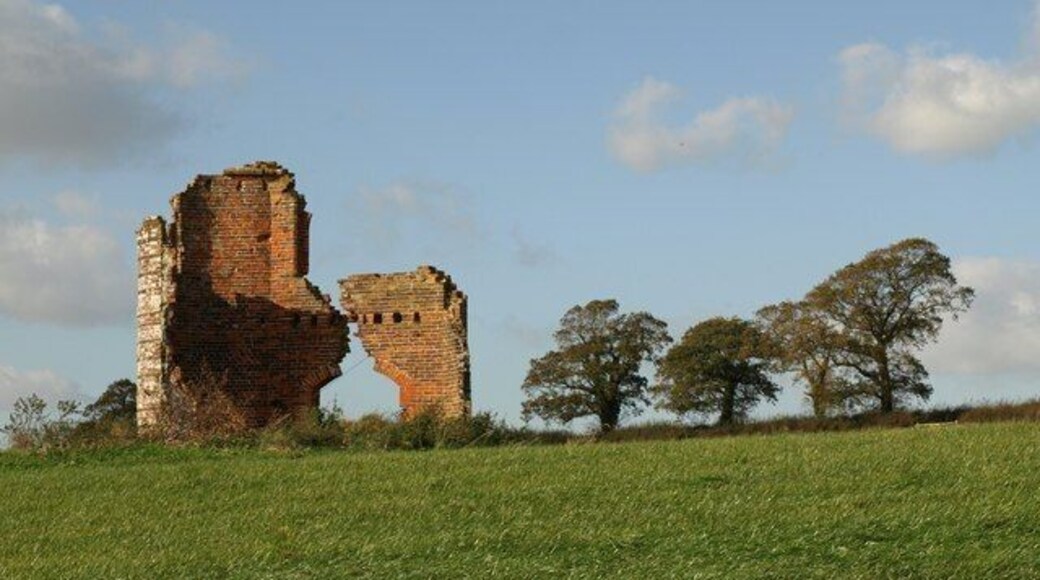 Folly, Ditcheat Hill This brick folly is on the line of footpath SM 6/32 which climbs the hill northwest of the village. More information needed!