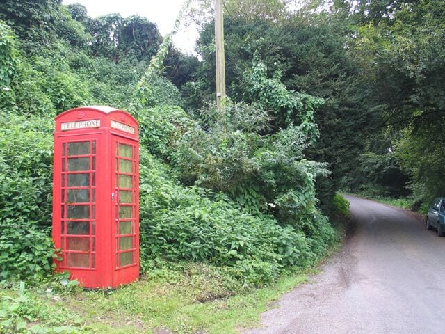 Telephone box near Hembridge
