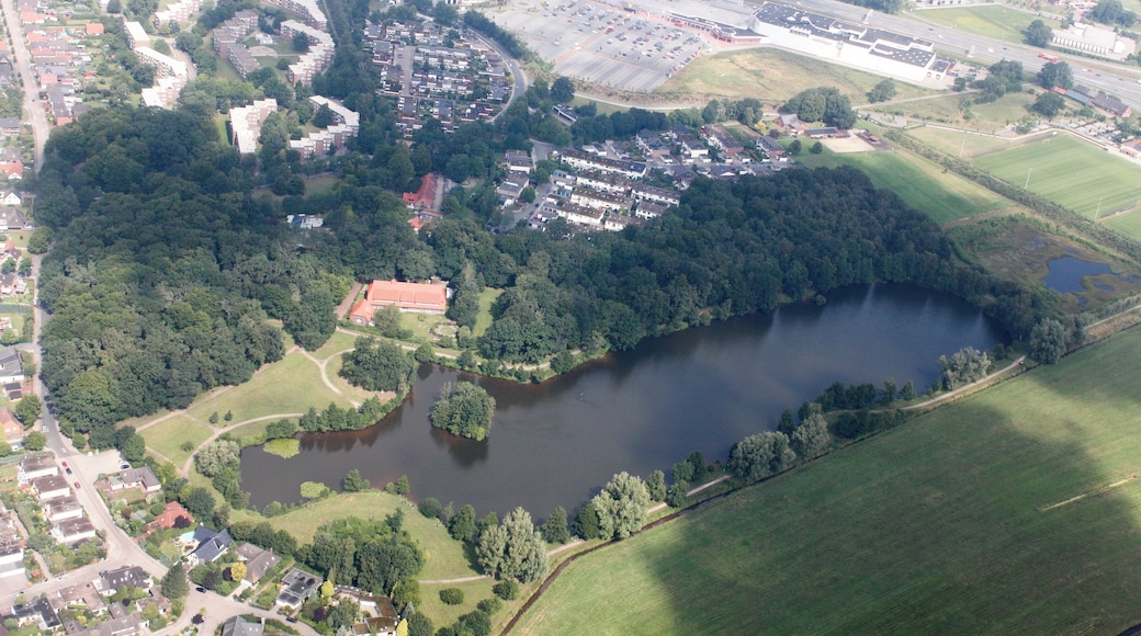 Fotoflug: von Flughafen Ganderkesee - Ganderkesee Stadt - Hasportsee - Roland Center - Grollaner See - Airport Bremen (identische Bildbeschreibung für File:2012-08-08-fotoflug-bremen zweiter flug 0001.JPG bis File:2012-08-08-fotoflug-bremen zweiter flug 0100.JPG