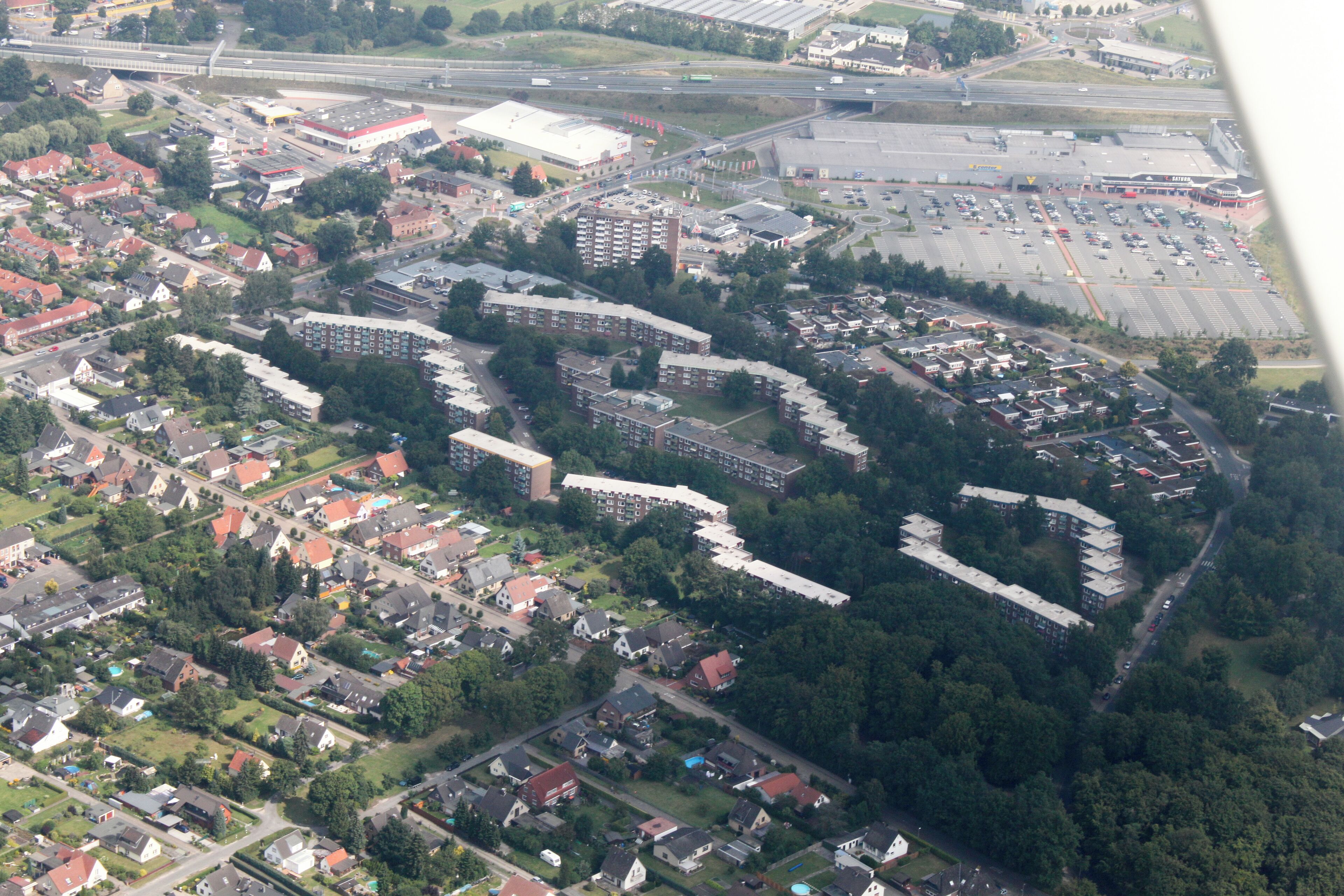 Fotoflug: von Flughafen Ganderkesee - Ganderkesee Stadt - Hasportsee - Roland Center - Grollaner See - Airport Bremen (identische Bildbeschreibung für File:2012-08-08-fotoflug-bremen zweiter flug 0001.JPG bis File:2012-08-08-fotoflug-bremen zweiter flug 0100.JPG