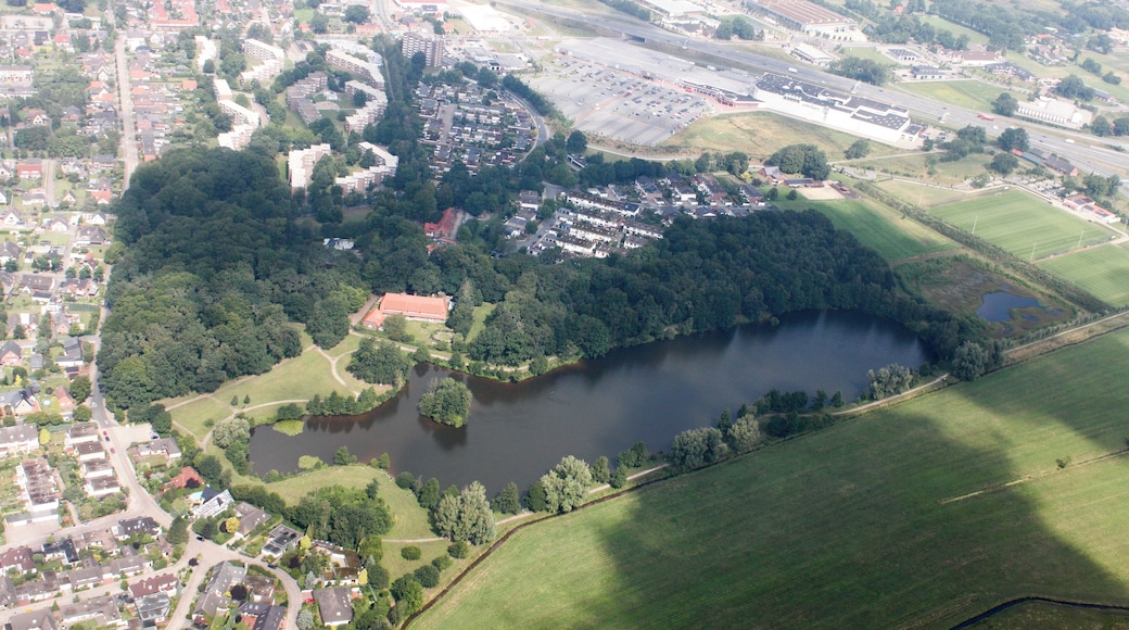 Fotoflug: von Flughafen Ganderkesee - Ganderkesee Stadt - Hasportsee - Roland Center - Grollaner See - Airport Bremen (identische Bildbeschreibung für File:2012-08-08-fotoflug-bremen zweiter flug 0001.JPG bis File:2012-08-08-fotoflug-bremen zweiter flug 0100.JPG