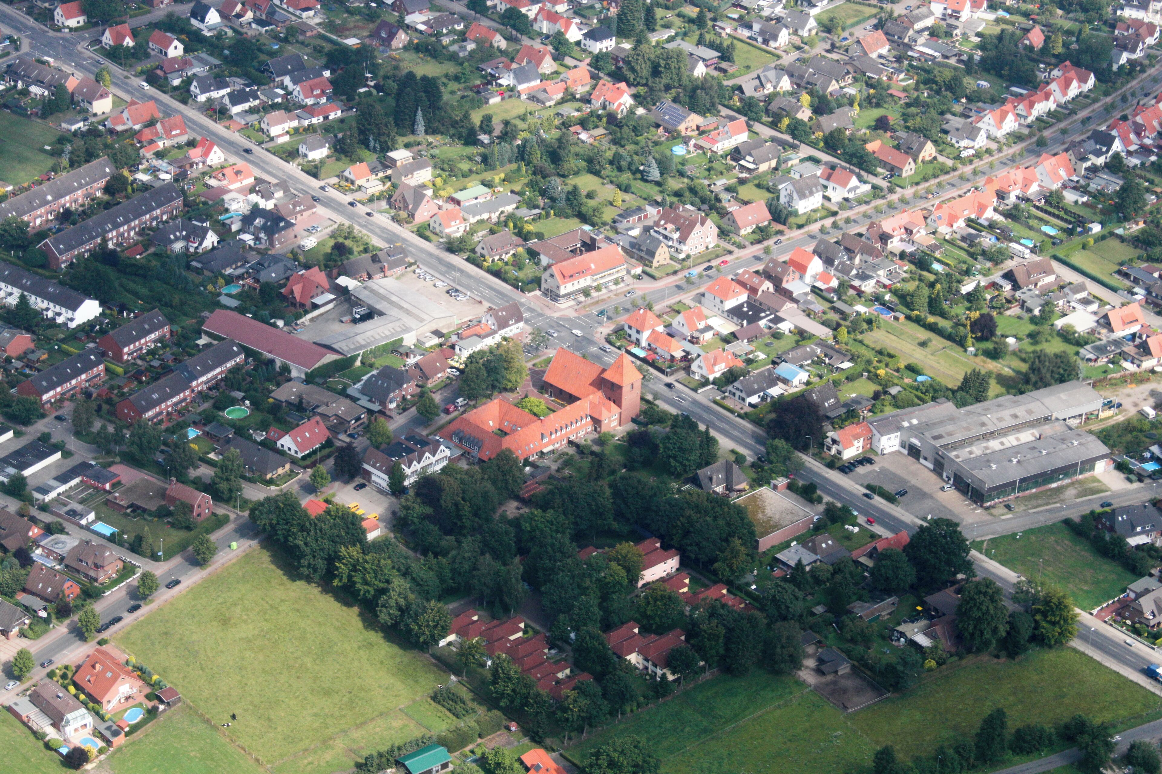 Fotoflug: von Flughafen Ganderkesee - Ganderkesee Stadt - Hasportsee - Roland Center - Grollaner See - Airport Bremen (identische Bildbeschreibung für File:2012-08-08-fotoflug-bremen zweiter flug 0001.JPG bis File:2012-08-08-fotoflug-bremen zweiter flug 0100.JPG
