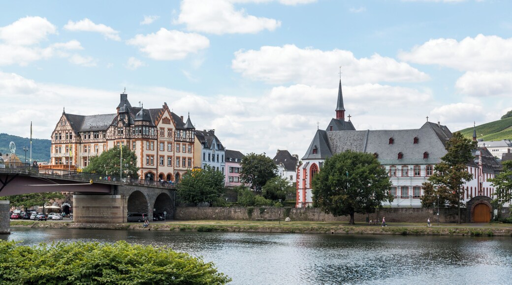 This is a photograph of an architectural monument. It is on the list of cultural monuments of Bernkastel-Kues