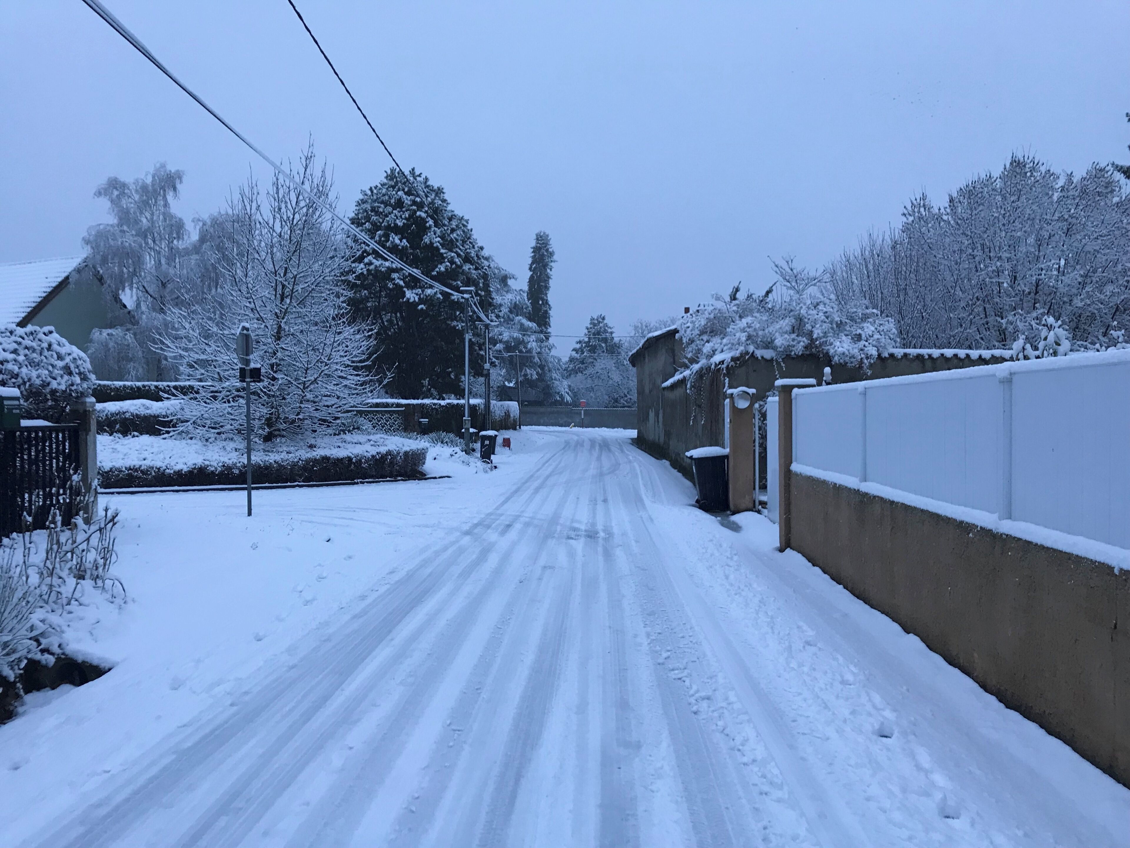 Vue enneigée de Saint-Maurice-de-Beynost en décembre 2017.