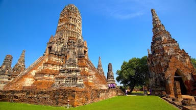 Thailand showing a temple or place of worship and heritage architecture