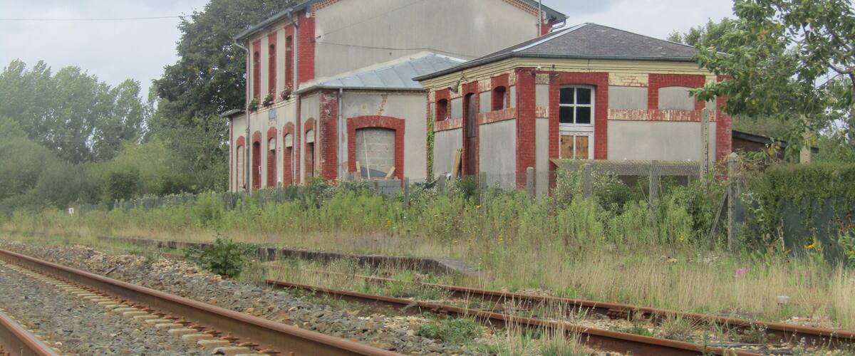 La gare fermée de Pontaubault en 2017