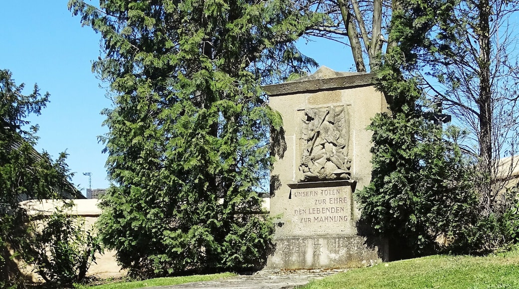 War memorial and access in Billig, Billiger Straße