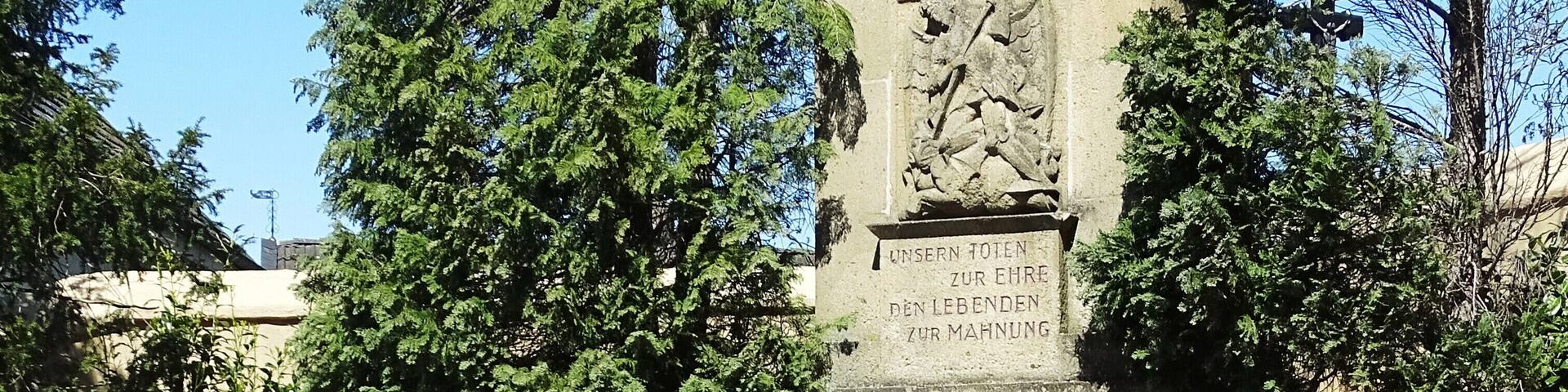 War memorial and access in Billig, Billiger Straße