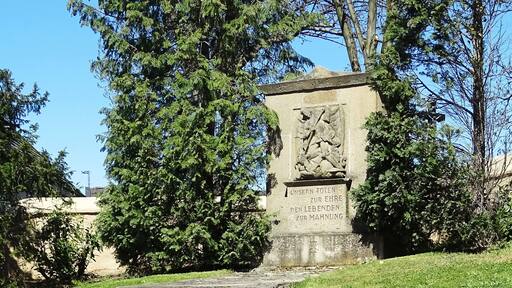 War memorial and access in Billig, Billiger Straße