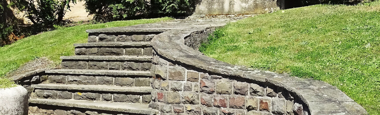 War memorial and access in Billig, Billiger Straße