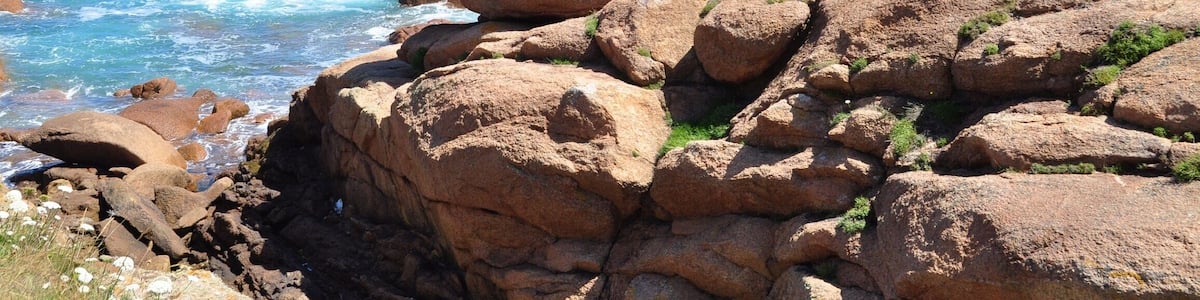 In the Côtes-d'Armor , in Britanny, France, this lighthouse was made with pink granite.
#AquaTrove
