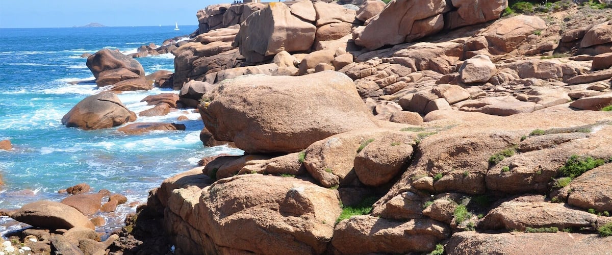 In the Côtes-d'Armor , in Britanny, France, this lighthouse was made with pink granite.
#AquaTrove
