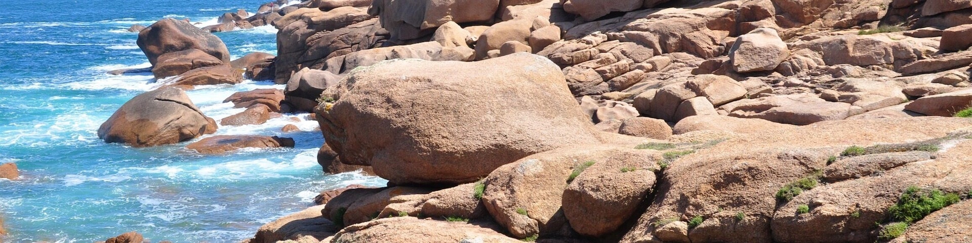 In the Côtes-d'Armor , in Britanny, France, this lighthouse was made with pink granite.
#AquaTrove