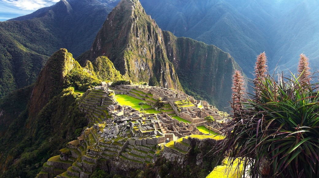 So this is not really a tip as I'm sure everyone knows this location. Think of it more as me trying to encourage all of you who haven't been there already to go and see this magnificent place with your own eyes. It truly is a wonder of the world!
A few things to keep in mind though. First of all, there are a limited number of entry tickets per day so it's essential to book ahead. Also, to maximize your chances of getting some nice weather on your visit you should come during winter (summer in the northern hemisphere) but be prepared for some cold nights. #goldenhour