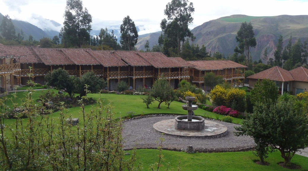 Excelente hotel - Súper recomendable
Aguas Calientes - Machu Picchu
Machu Picchu (del quechua sureño machu pikchu, «Montaña Vieja») esuna llaqta incaica construida a mediados del siglo XV en el promontorio rocoso que une las montañas Machu Picchu y Huayna Picchu en la vertiente oriental de la cordillera Central, al sur del Perú y a 2490 msnm.