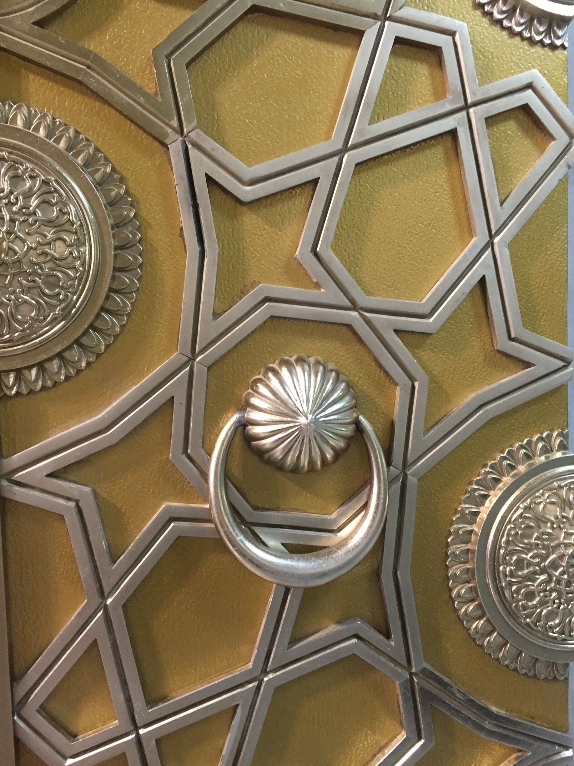 Art work on King Fahd entry gate to the Haram