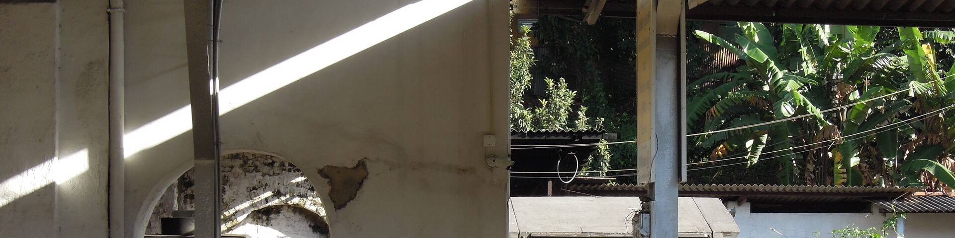 i arrive in the railway station and saw this locomotive kind of hidden. light was nice. i still don't know if they still use it.. #OnTheRoad