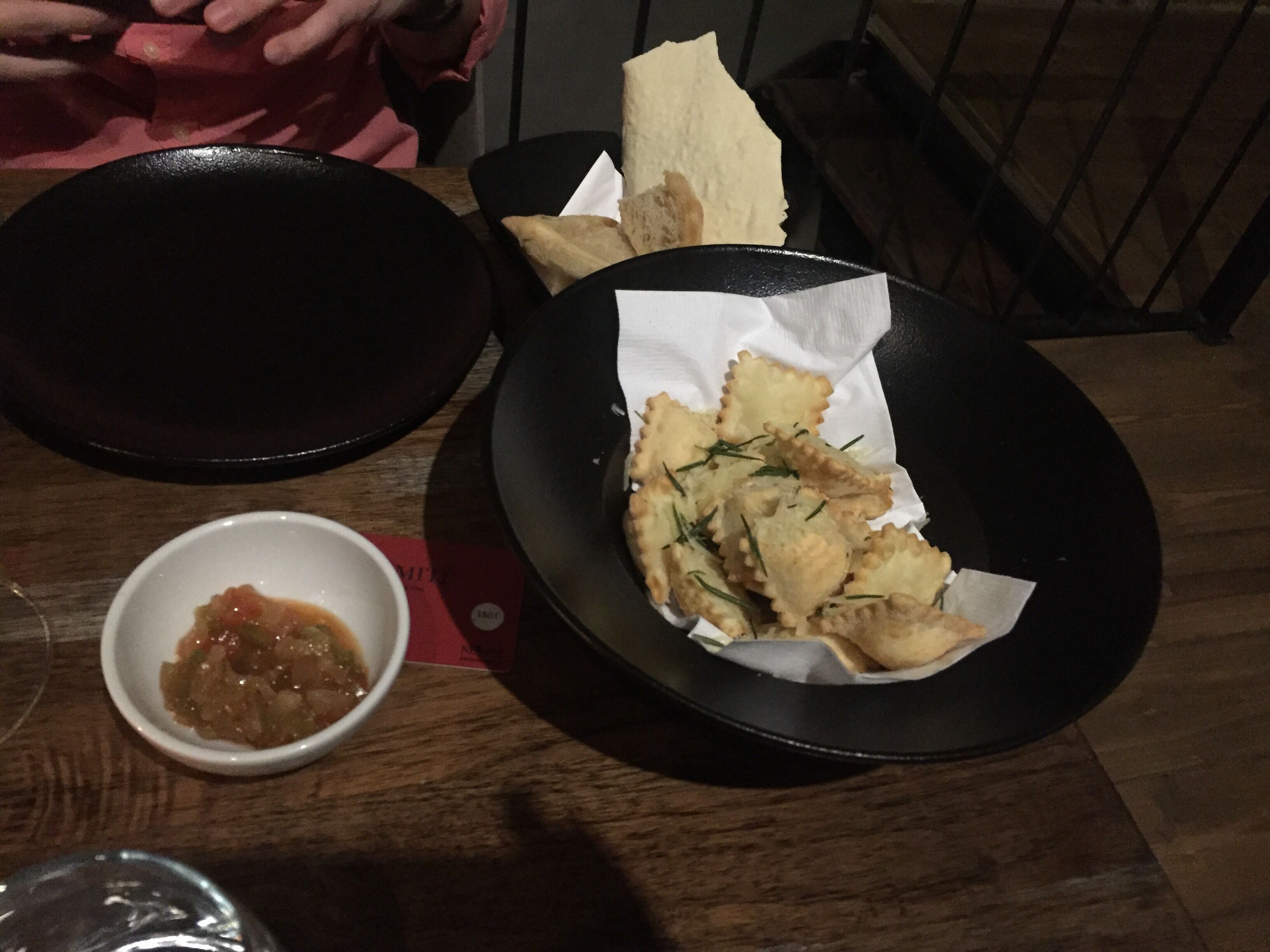 Ravioles de provolone fritos