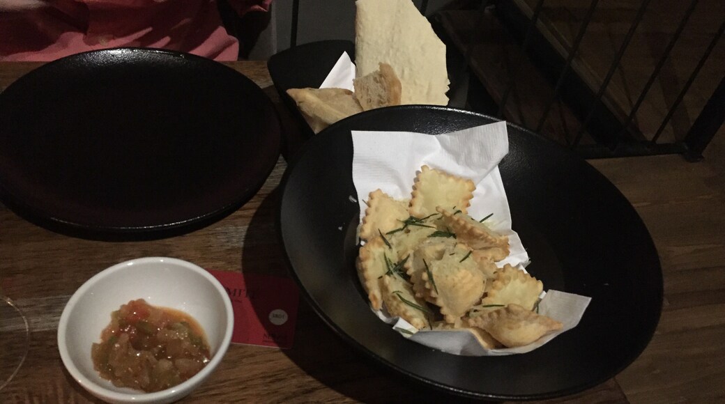 Ravioles de provolone fritos