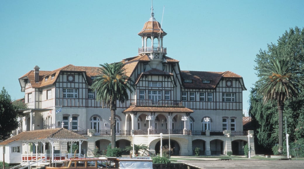 Tigre que incluye arquitectura patrimonial