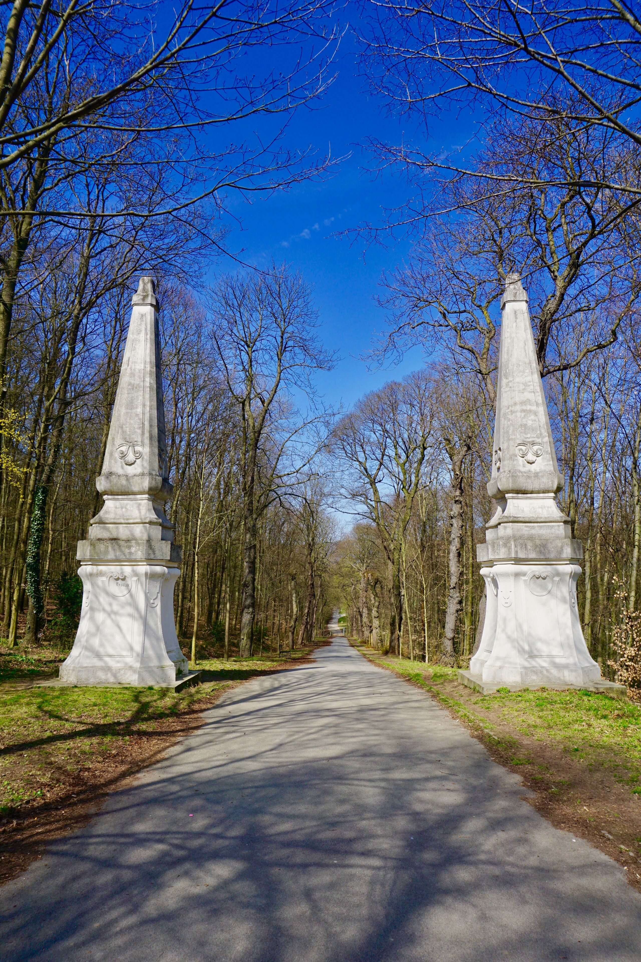 Säulen im Schwarzenbergpark, Wien