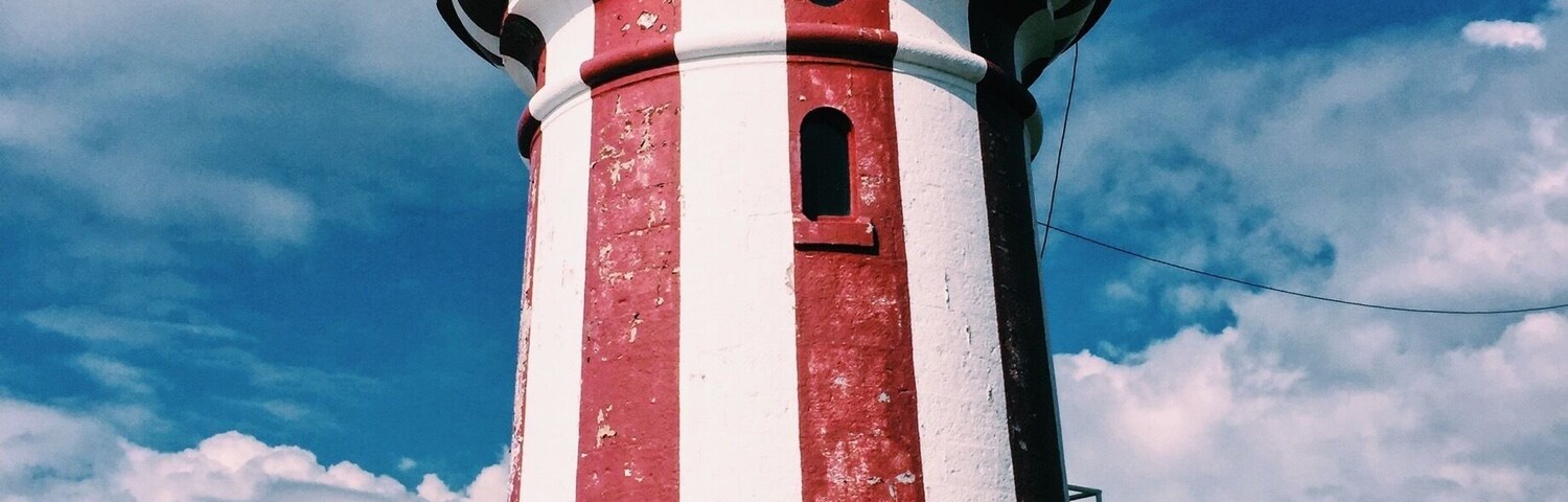 One of my favourite things to do in #sydney is walk South Head along the coast in the Eastern Suburbs. The beautiful historic Hornby Lighthouse is definitely the showstopper of this walk with its beautiful red stripe #patterns contrasting the #Australian blue sky. This view always helps me clear my mind - well worth the uphill climb