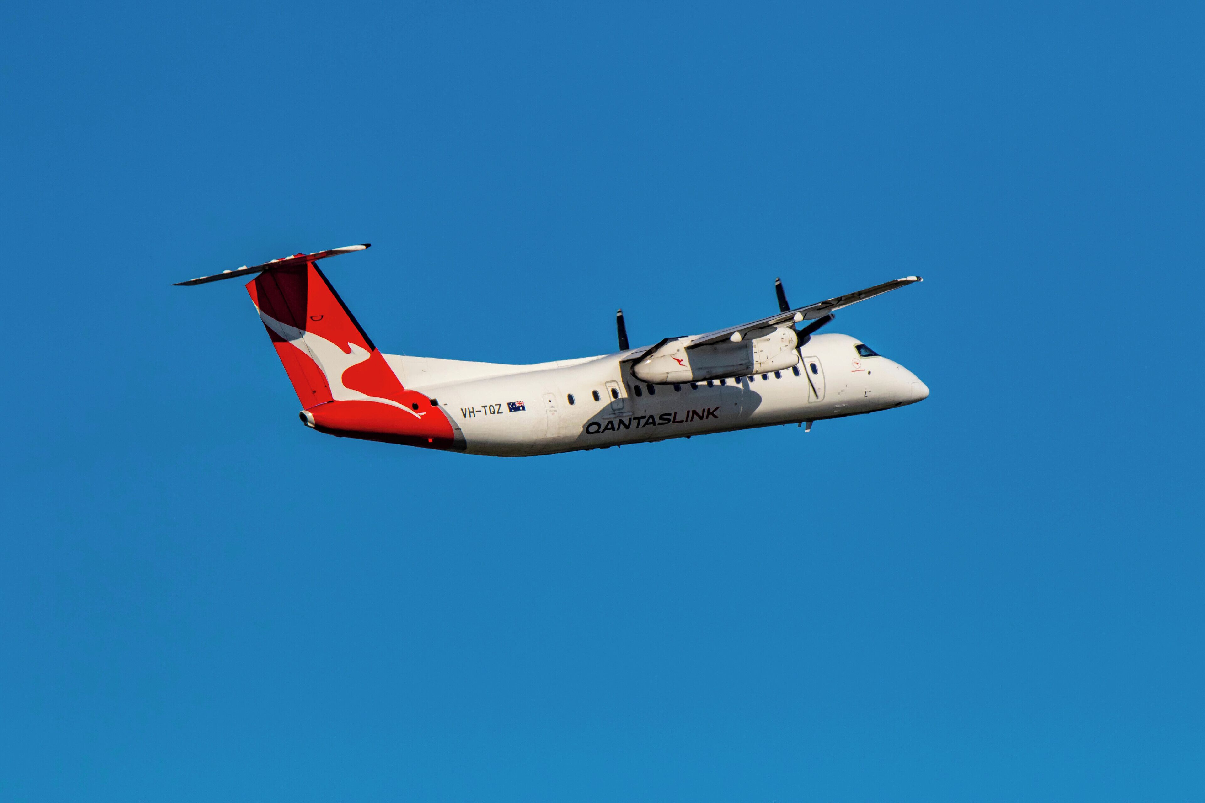 Take off on a sunny afternoon at Sydney Airport