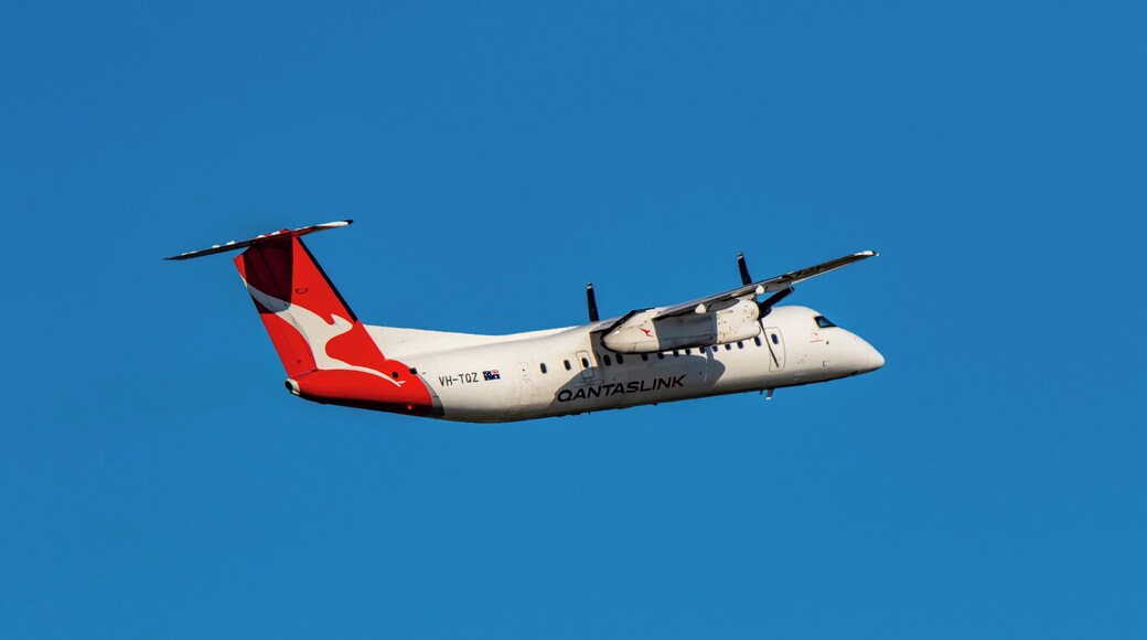 Take off on a sunny afternoon at Sydney Airport