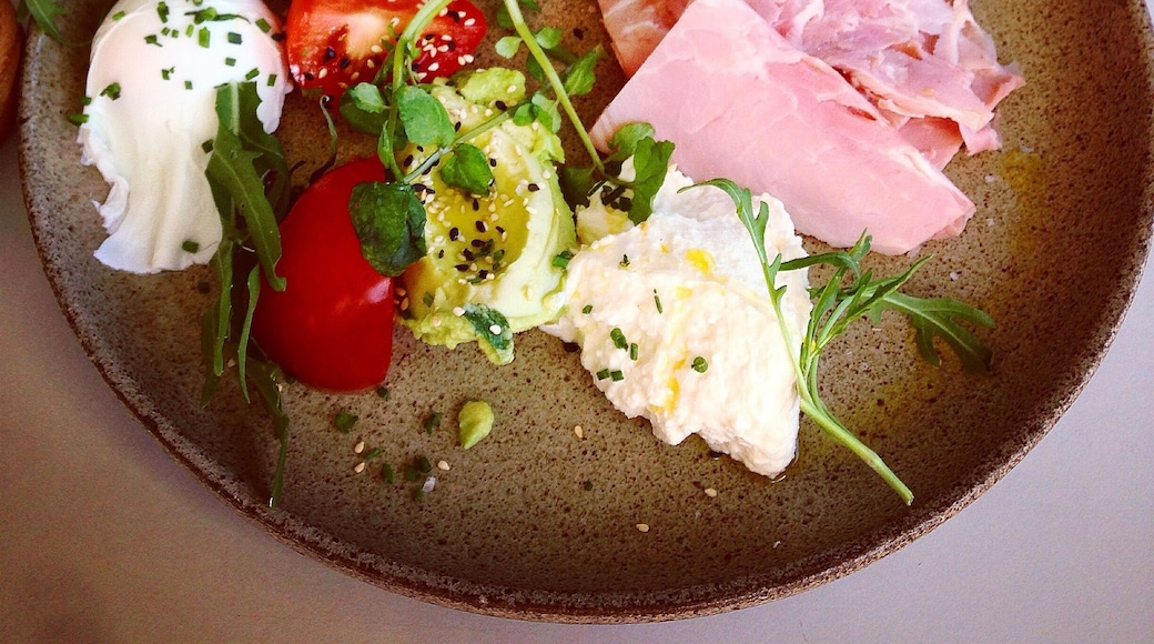 Breakfast Plate poached eggs, Avocado, leg Ham, tomato, provolone and Toast is the Best light, healthy breakfast after the Gym. 💪