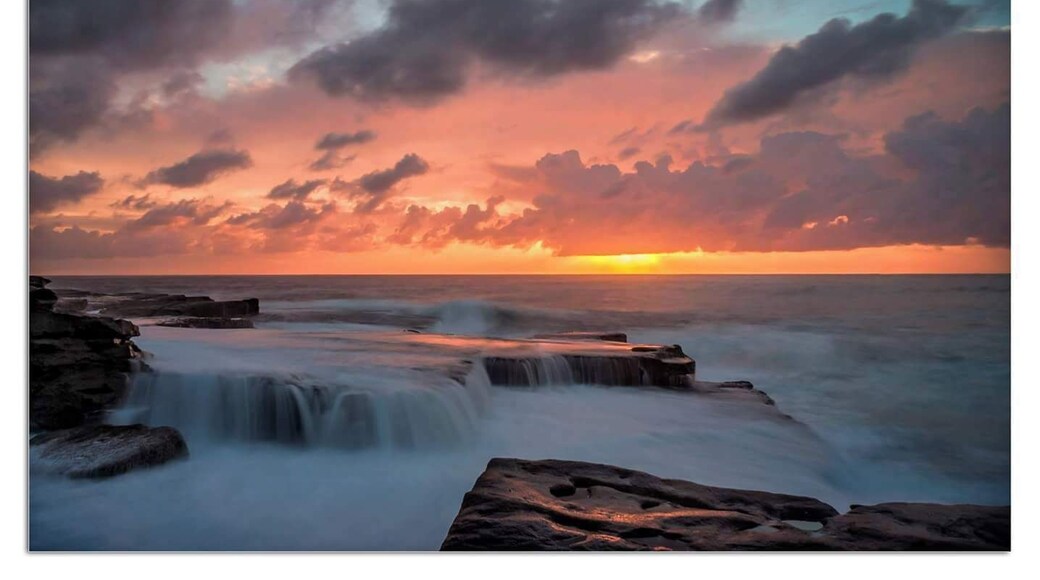Maroubra coast line is simply beautiful on sunrise. One of the most magnificent places to watch the sun crest over the horizon during the #Goldenhour it's an easy to get to location and you can pick your own seat for the show!