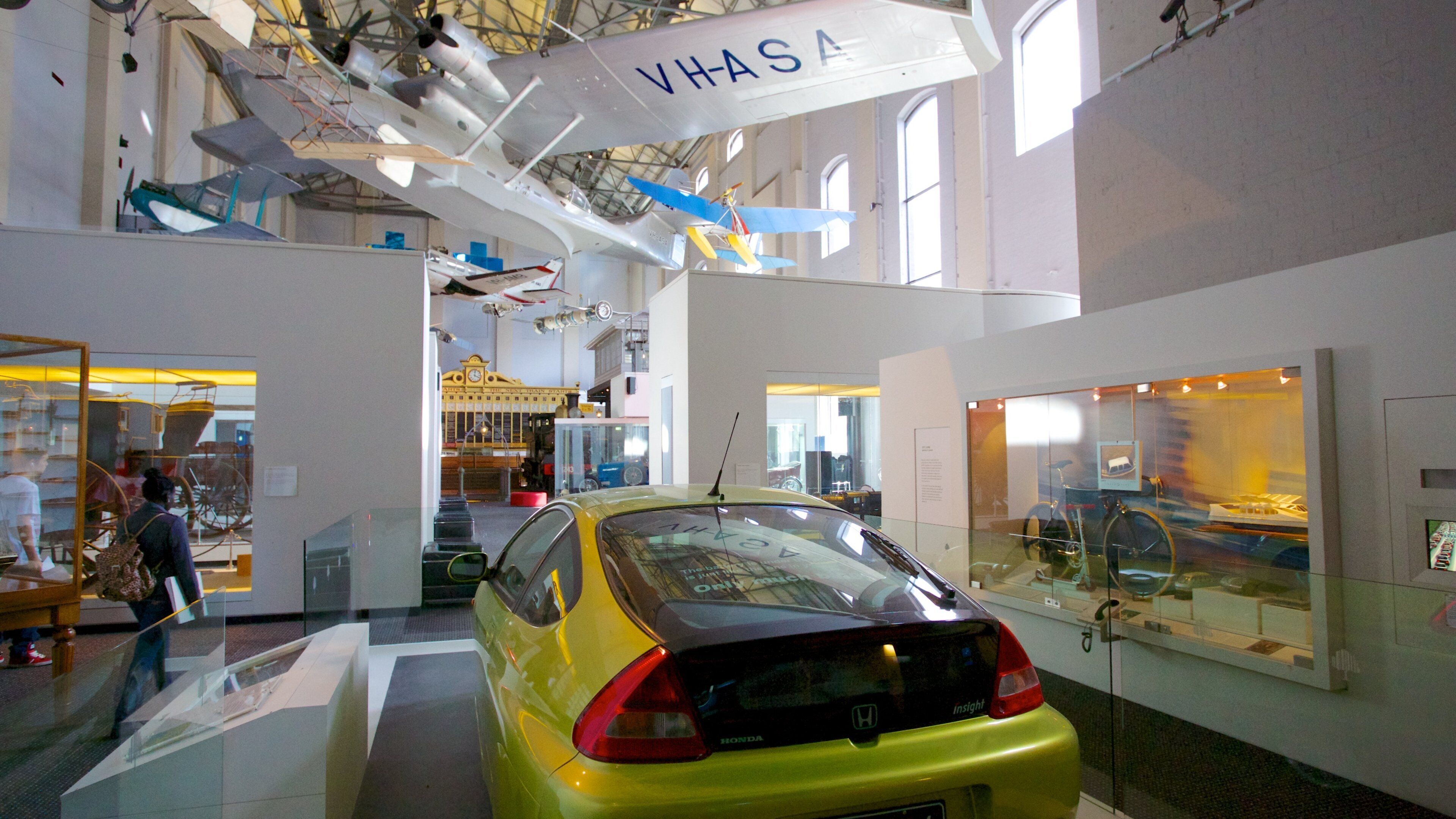 Ultimo which includes interior views