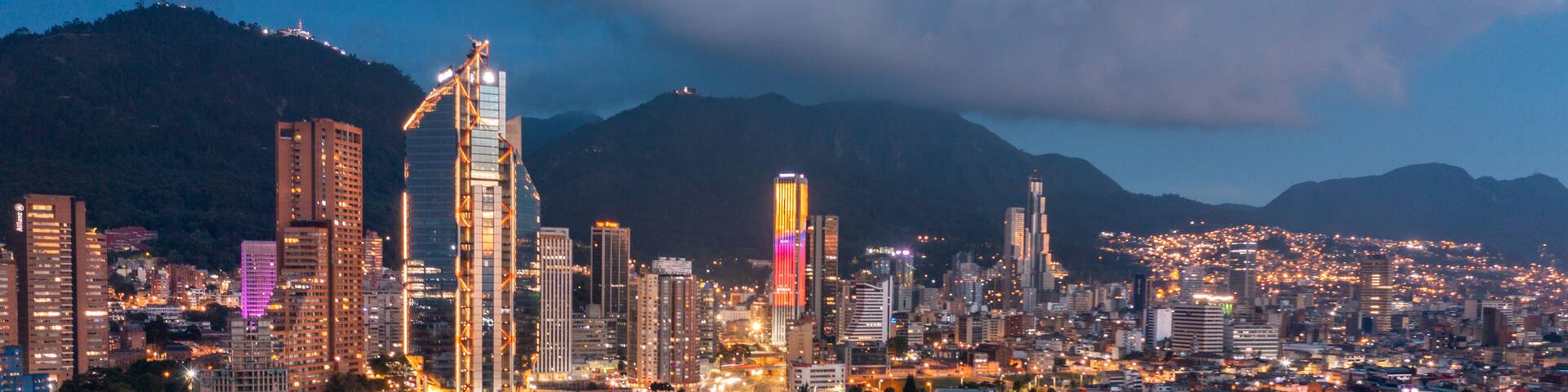 Avenida el Dorado Bogotá nocturna
