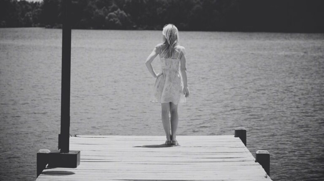 I just moved here. I'm still trying to find the "cool" places to shoot. I did find this dock overlooking the northwestern section of Lake Houston. It was a very picturesque dock. Pretty peaceful too. I'm sure I'll be back with a good book when the weather cools. :)