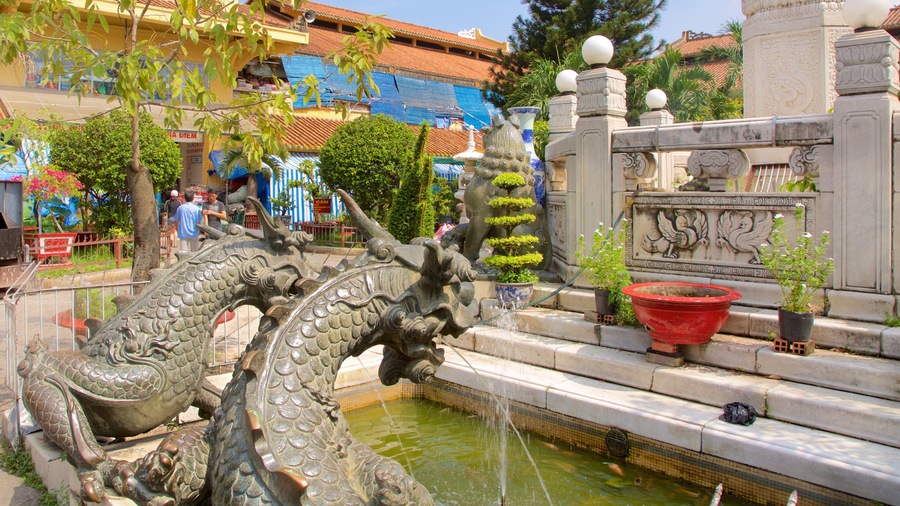 Chợ Lớn có tính năng đài phun nước và công viên