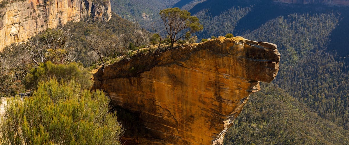 Blackheath showing tranquil scenes and a gorge or canyon