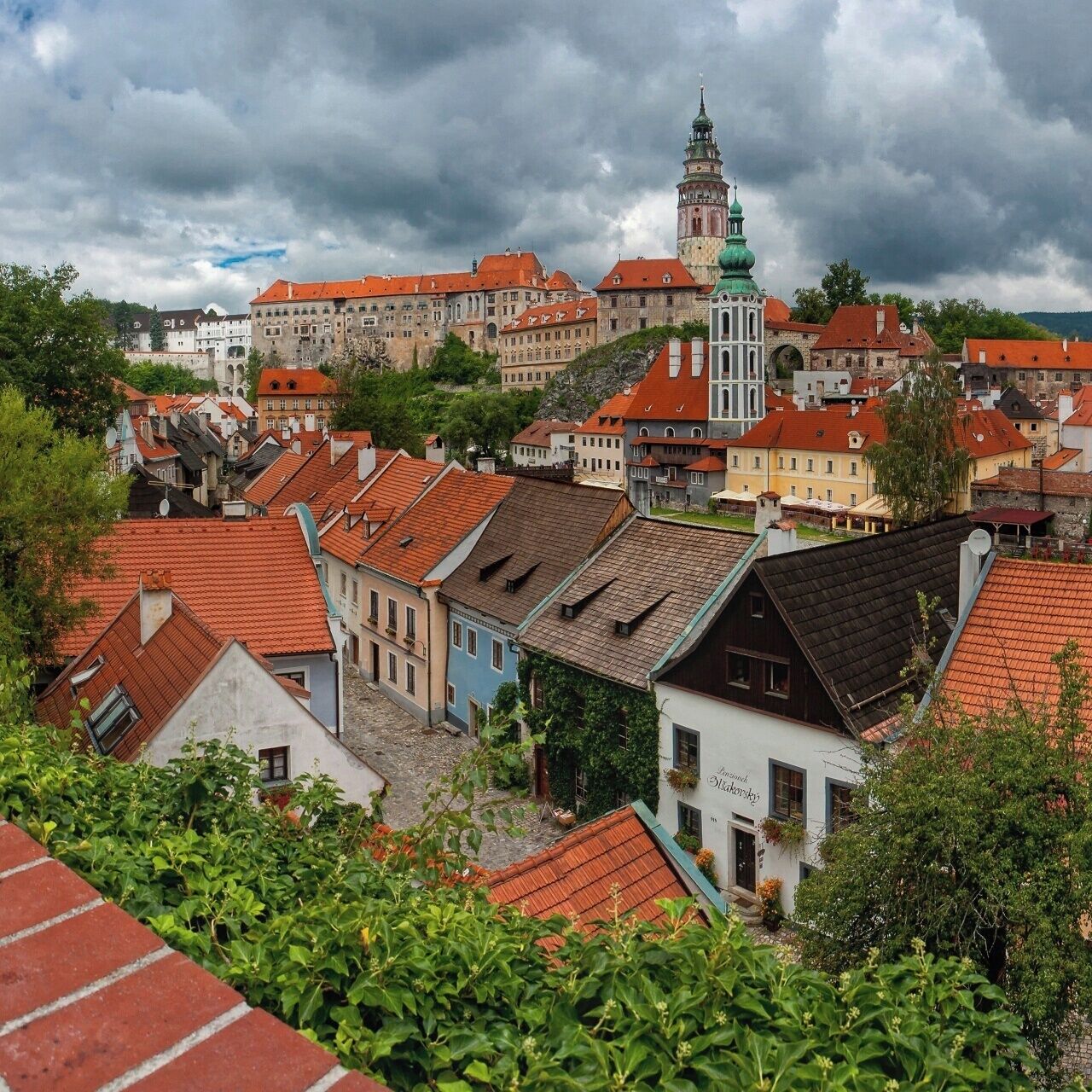 August 2012
český Krumlov is a small town in South Bohemia with medieval centre and beautiful castle (2nd biggest in Czech republic). 
Most important until beginning of 17th century under rule of the Lords of the Rose. Every year in June there is a weekend called Feast of the Rose, with parade in historical costumes, medieval music, knights, street artists and clowns. Hovewer the charm of the town is working whole year long :) 